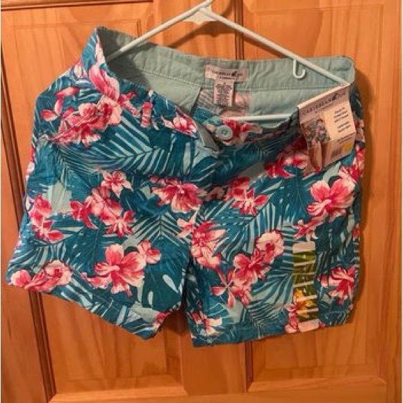Caribbean Joe Pants - New With Tags Women’s Size 4 Caribbean Joe Shorts. Paid $42